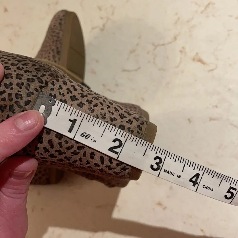 TOMS leopard cheetah print desert wedges SZ 7